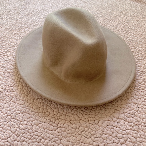 Free People Accessories - NWT Free People 100% Wool Felt Hat Taupe One Size